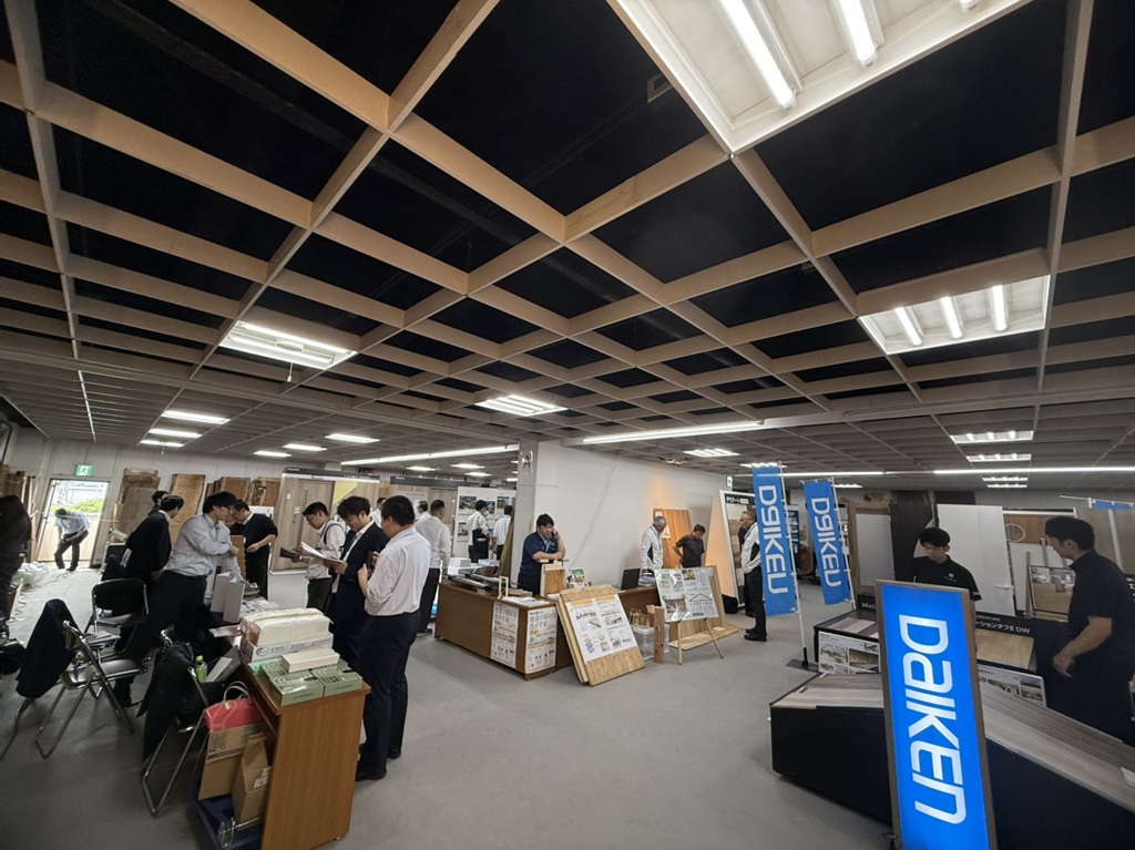 4階会場の様子。右下にDAIKENのブース